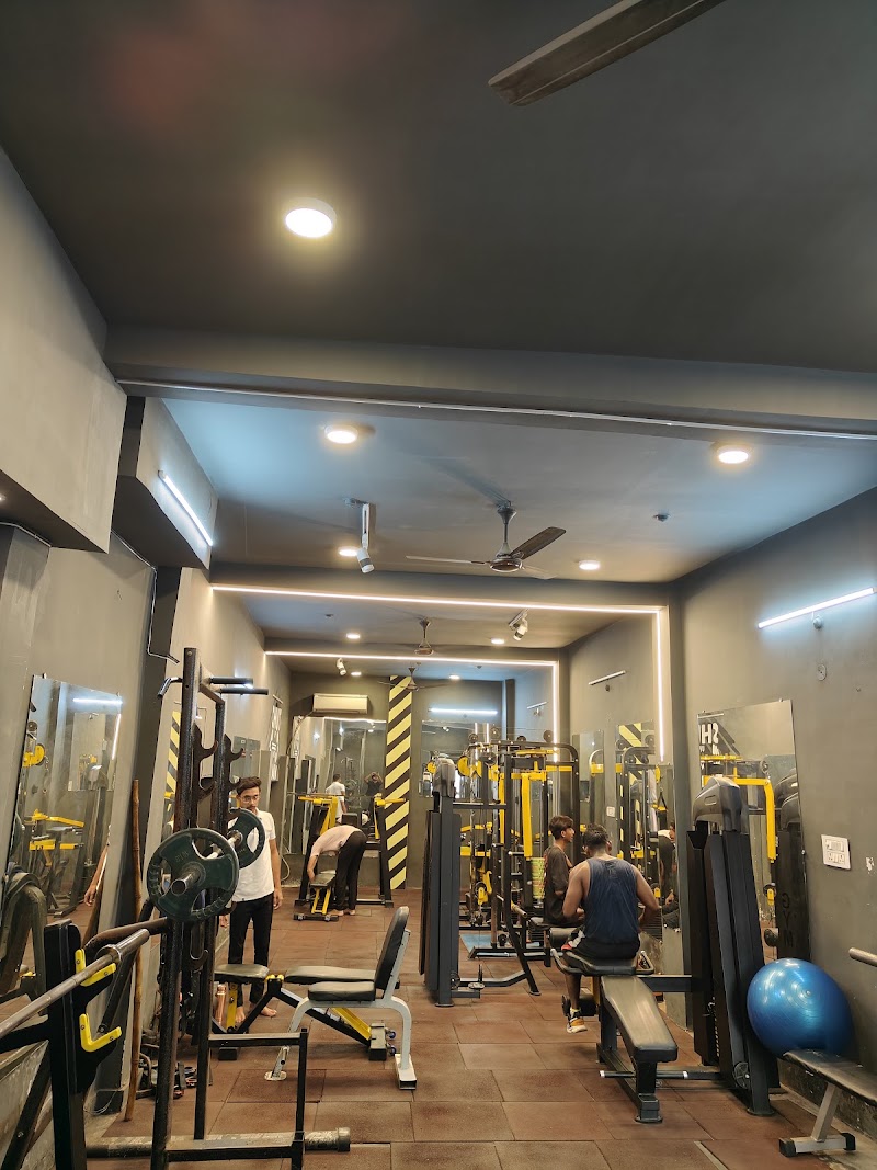 Cuts N Curves Gym - Gym in Raipur