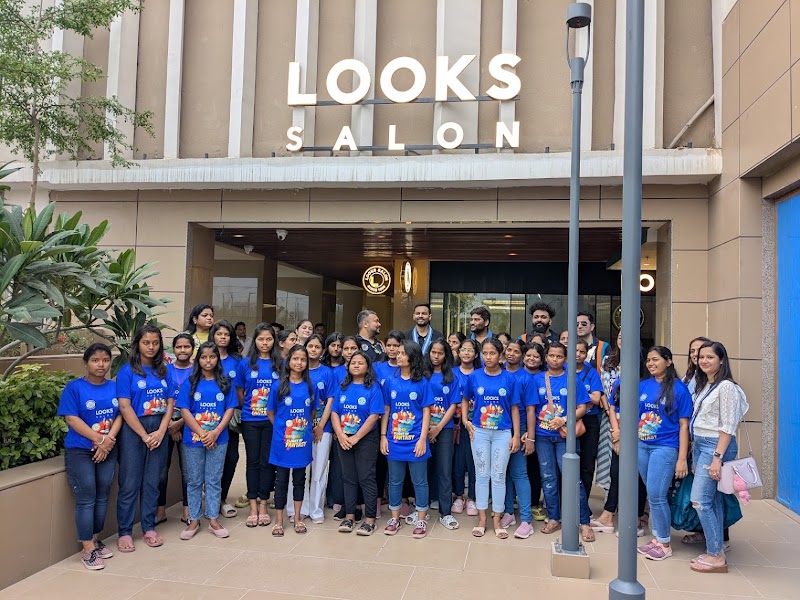 Looks Salon - Salon in Raipur