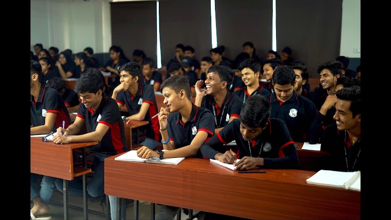 Physics Wallah Vidyapeeth - Coaching JEE/NEET in Raipur